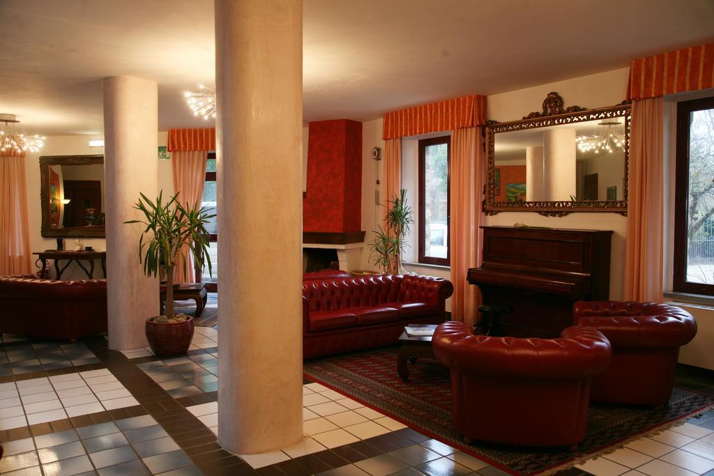 Hotel Ristorante Al Brunello Di Монтальчино Экстерьер фото