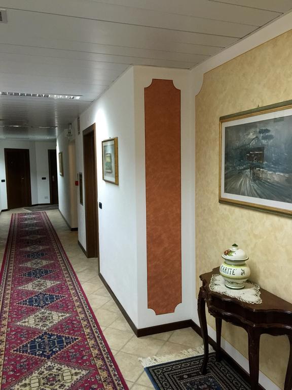 Hotel Ristorante Al Brunello Di Монтальчино Номер фото