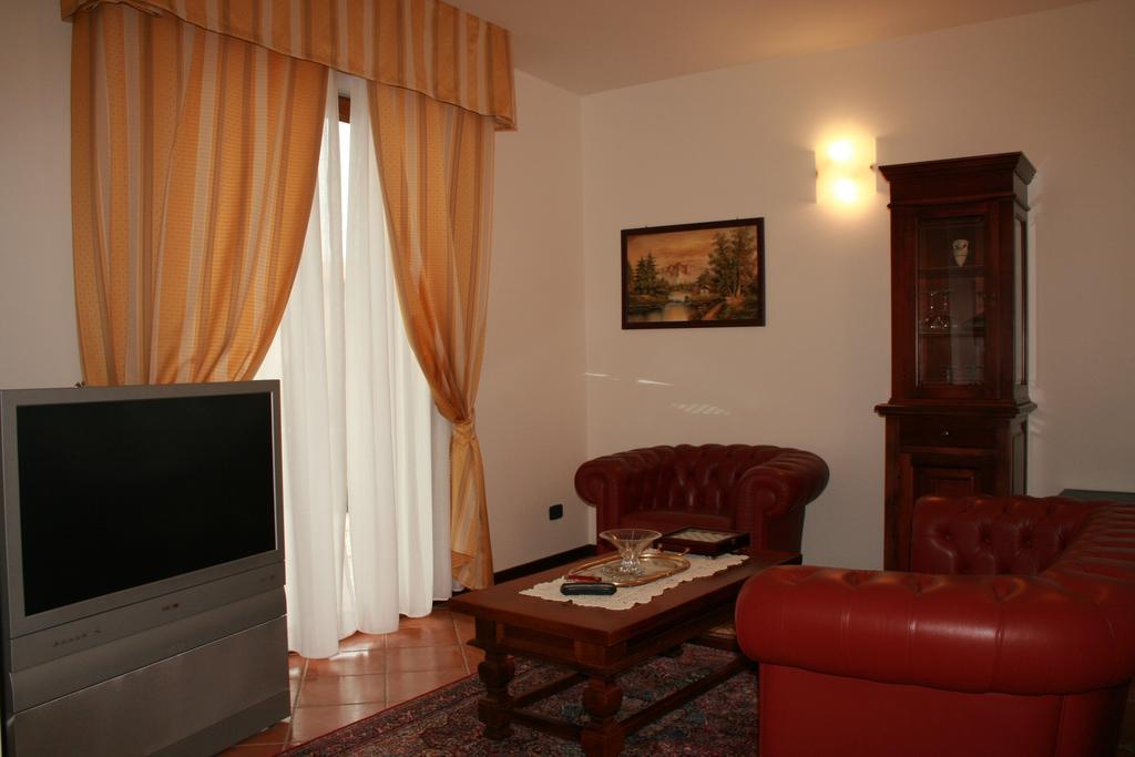 Hotel Ristorante Al Brunello Di Монтальчино Экстерьер фото