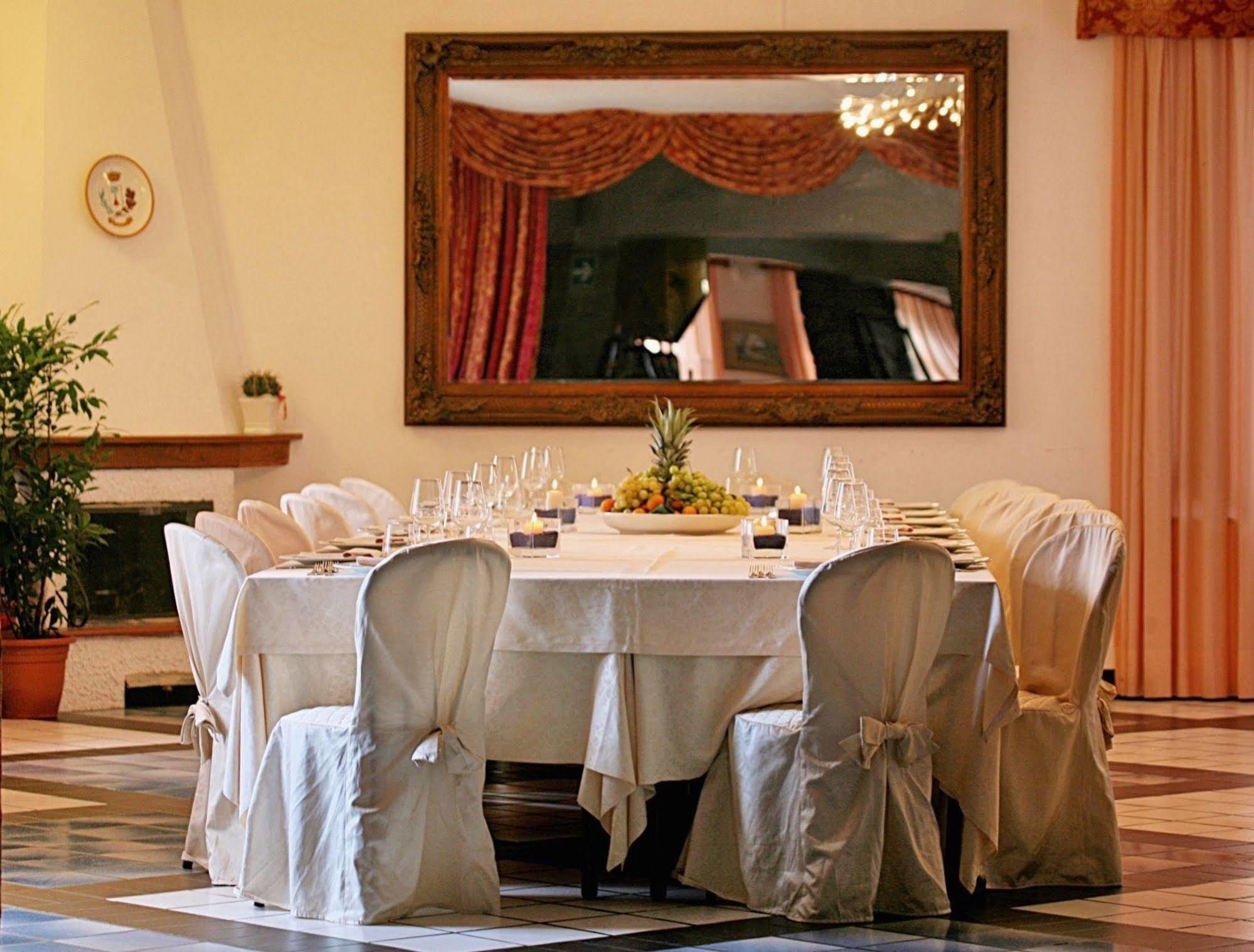 Hotel Ristorante Al Brunello Di Монтальчино Экстерьер фото