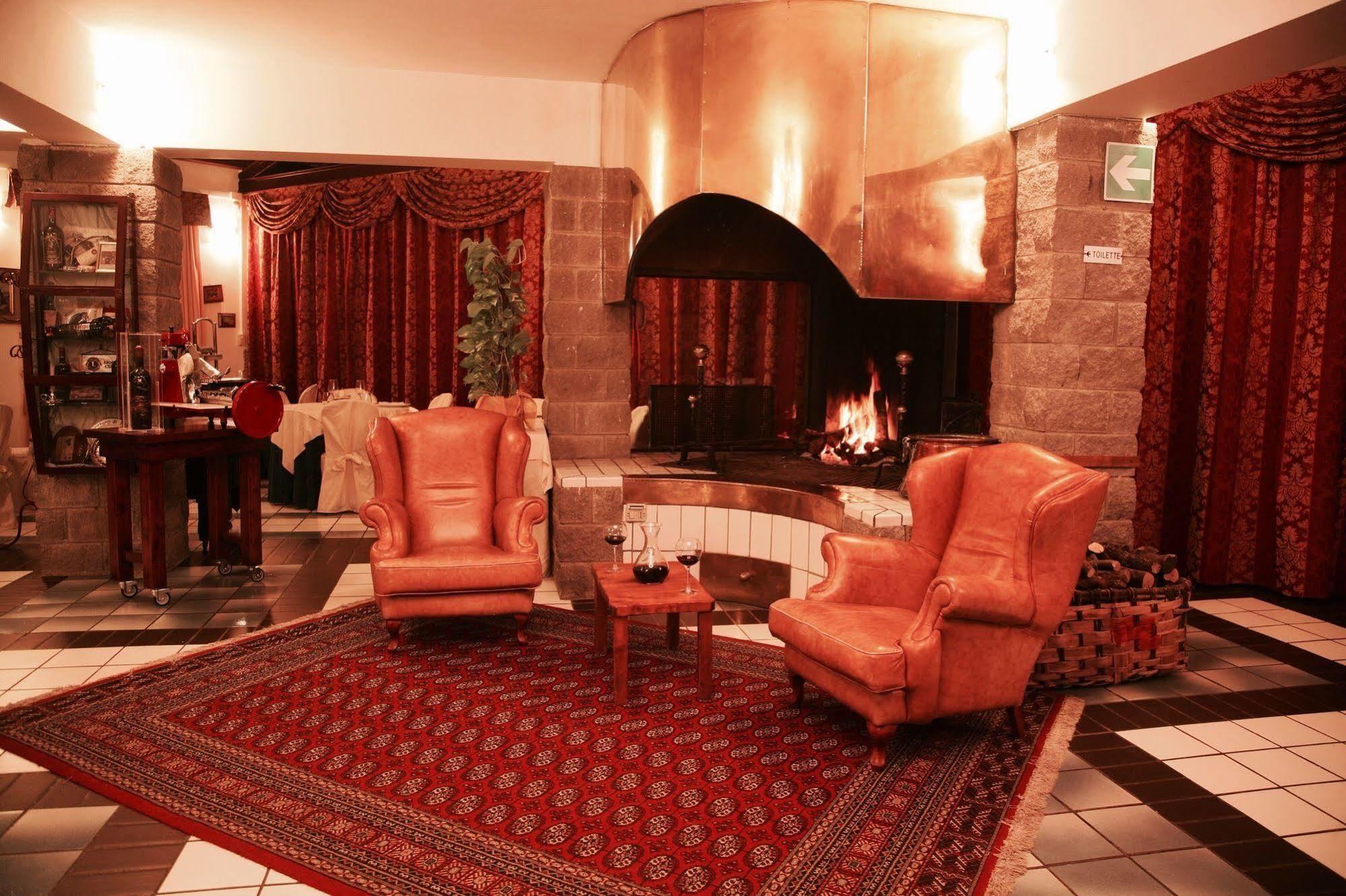 Hotel Ristorante Al Brunello Di Монтальчино Экстерьер фото
